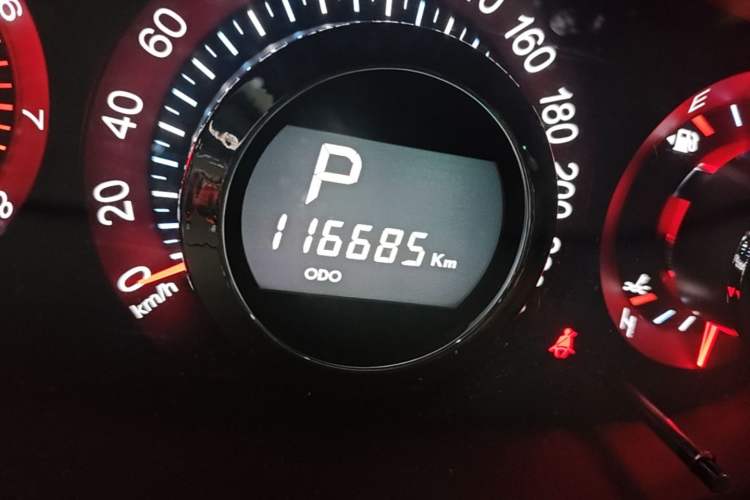 Used Luxgen Great 7 SUV 2013 Limited-Edition Sharp Model 2.2T Two-Wheel-Drive Smart Version Odometer Close Up