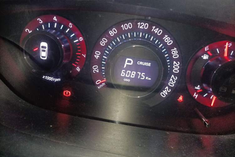 Used Luxgen Great 7 SUV 2013 Limited-Edition Sharp Model 2.2T Two-Wheel-Drive Smart Version Odometer Close Up