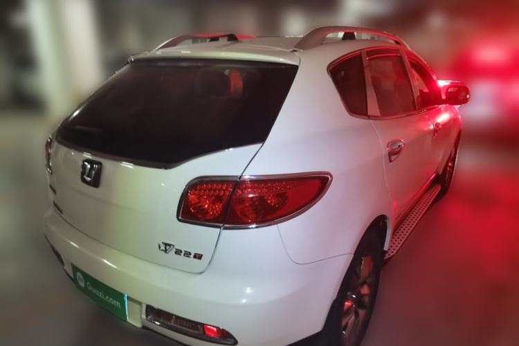 Used Luxgen Great 7 SUV 2013 Limited-Edition Sharp Model 2.2T Two-Wheel-Drive Smart Version Rear Right 45 Deg