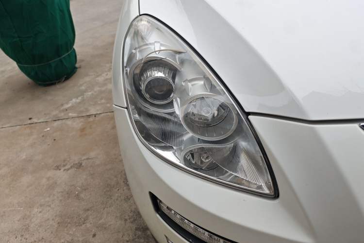 Used Luxgen Great 7 SUV 2013 Limited-Edition Sharp Model 2.2T Two-Wheel-Drive Smart Version Right Front Headlight