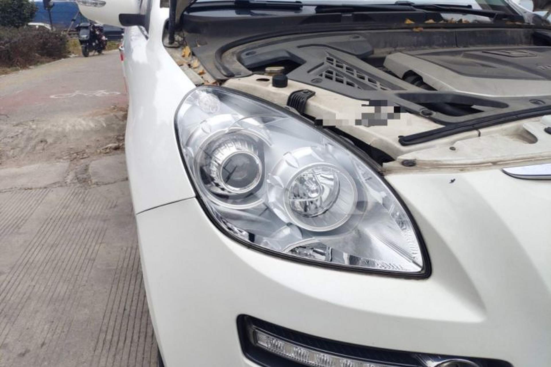 Used Luxgen Great 7 SUV 2013 Limited-Edition Sharp Model 2.2T Two-Wheel-Drive Smart Version Right Front Headlight