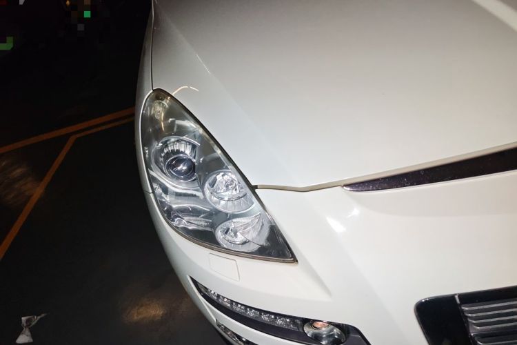 Used Luxgen Great 7 SUV 2013 Limited-Edition Sharp Edition 2.2T All-Wheel-Drive Prestige Model Right Front Headlight