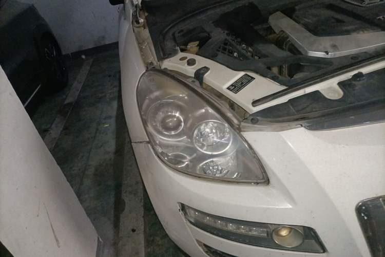 Used Luxgen Great 7 SUV 2013 Limited-Edition Sharp Model 2.2T Two-Wheel-Drive Smart Version Right Front Headlight