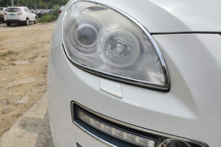 Used Luxgen Great 7 SUV 2013 Limited-Edition Sharp Edition 2.2T All-Wheel-Drive Prestige Model Right Front Headlight