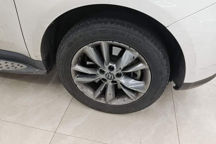 Used Luxgen Great 7 SUV 2013 Limited-Edition Sharp Model 2.2T Two-Wheel-Drive Smart Version Right Front Wheel Hub