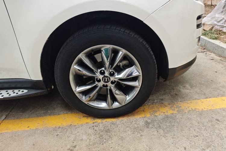 Used Luxgen Great 7 SUV 2013 Limited-Edition Sharp Model 2.2T Two-Wheel-Drive Smart Version Right Front Wheel Hub