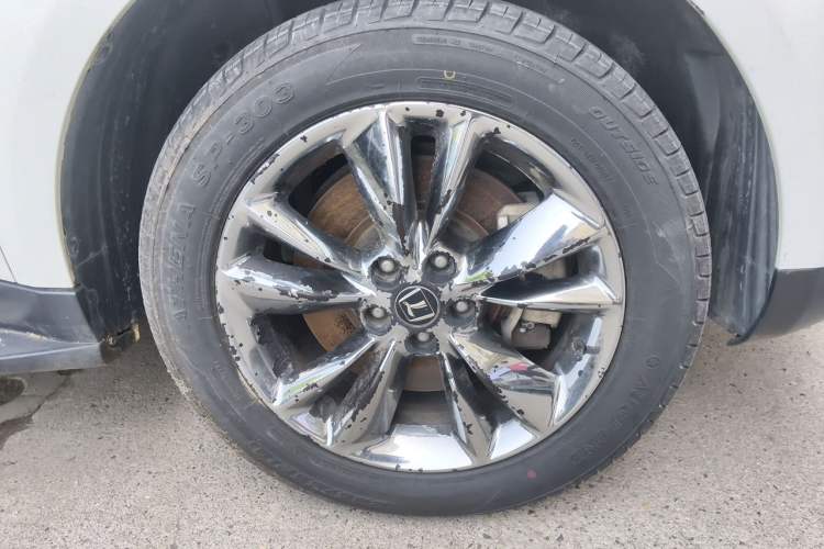 Used Luxgen Great 7 SUV 2013 Limited-Edition Sharp Edition 2.2T All-Wheel-Drive Prestige Model Right Front Wheel Hub