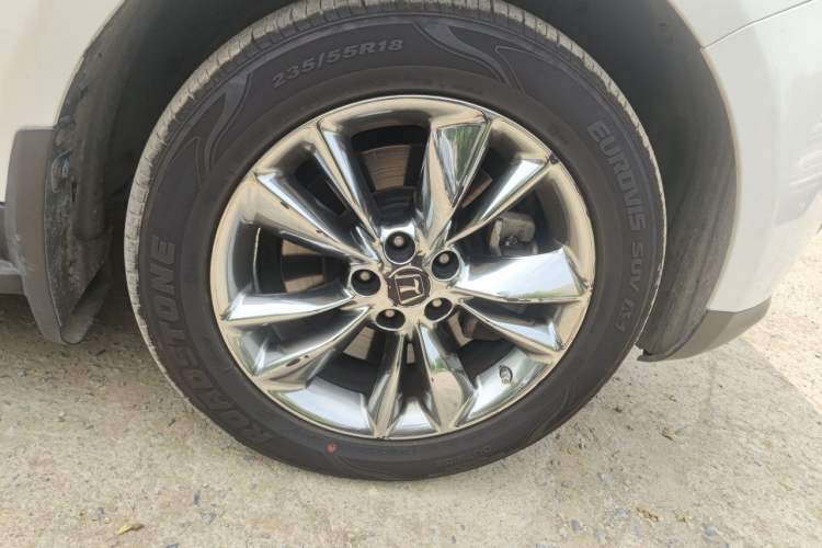 Used Luxgen Great 7 SUV 2013 Limited-Edition Sharp Edition 2.2T All-Wheel-Drive Prestige Model Right Front Wheel Hub