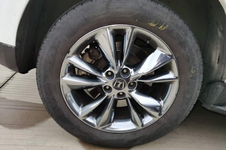 Used Luxgen Great 7 SUV 2013 Limited-Edition Sharp Model 2.2T Two-Wheel-Drive Smart Version Right Rear Wheel Hub