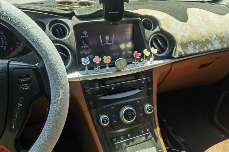 Used Luxgen Great 7 SUV 2013 Limited-Edition Sharp Edition 2.2T All-Wheel-Drive Prestige Model Audio And AC Panel