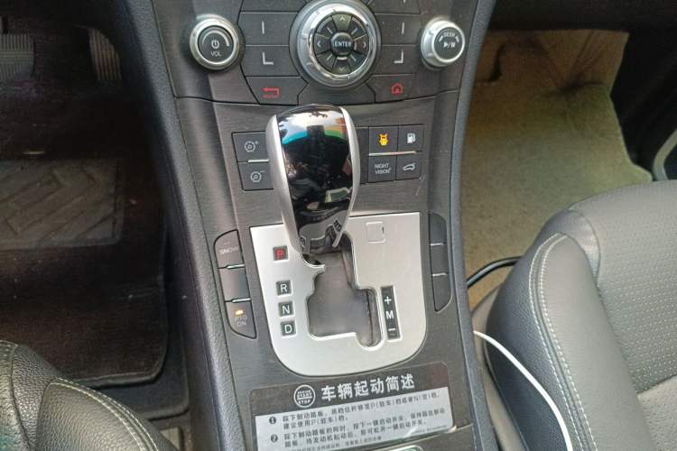 Used Luxgen Great 7 SUV 2013 Limited-Edition Sharp Model 2.2T Two-Wheel-Drive Smart Version Gear Lever