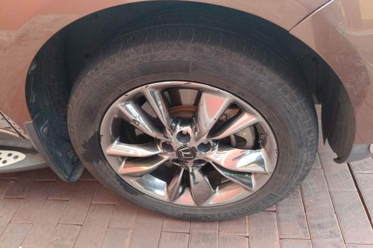 Used Luxgen Great 7 SUV 2013 Limited-Edition Sharp Model 2.2T Two-Wheel-Drive Smart Version Right Front Wheel Hub