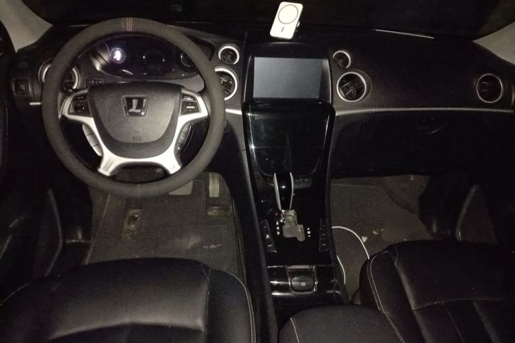 Used Luxgen Great 7 SUV 2014 2.2T Two-Wheel-Drive Smart Version Center Console