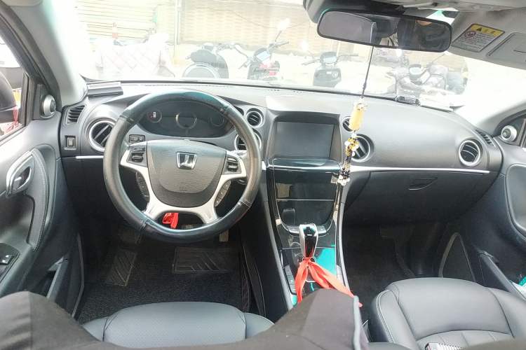 Used Luxgen Great 7 SUV 2014 2.2T Two-Wheel-Drive Smart Version Center Console
