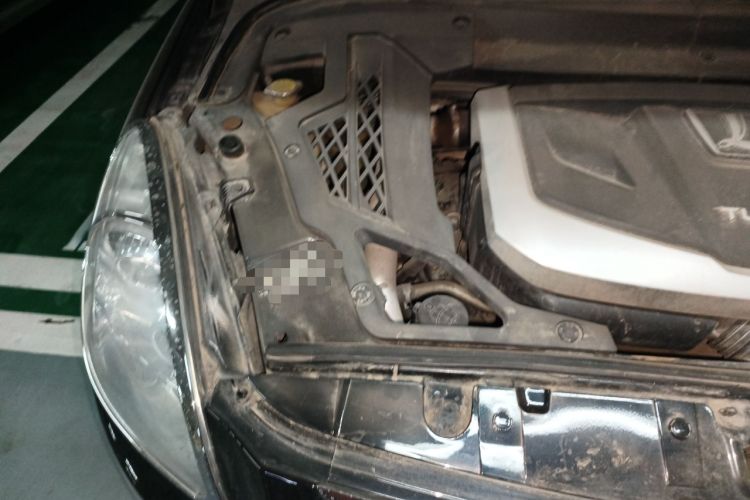 Used Luxgen Great 7 SUV 2014 2.2T Two-Wheel-Drive Smart Version Engine Bay Right