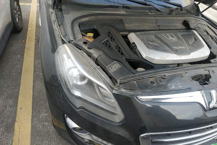 Used Luxgen Great 7 SUV 2014 2.2T Two-Wheel-Drive Smart Version Engine Bay Right