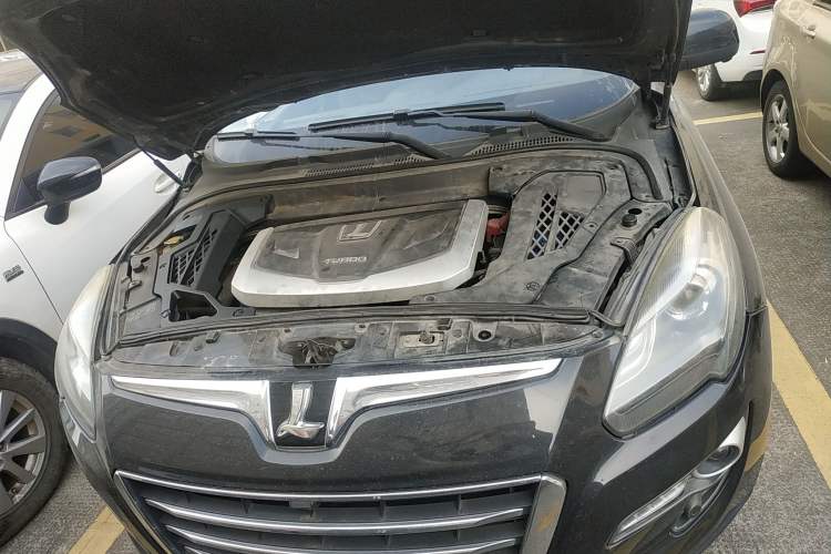 Used Luxgen Great 7 SUV 2014 2.2T Two-Wheel-Drive Smart Version Engine Bay