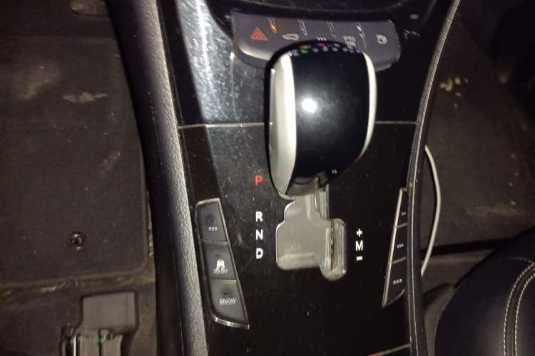 Used Luxgen Great 7 SUV 2014 2.2T Two-Wheel-Drive Smart Version Gear Lever