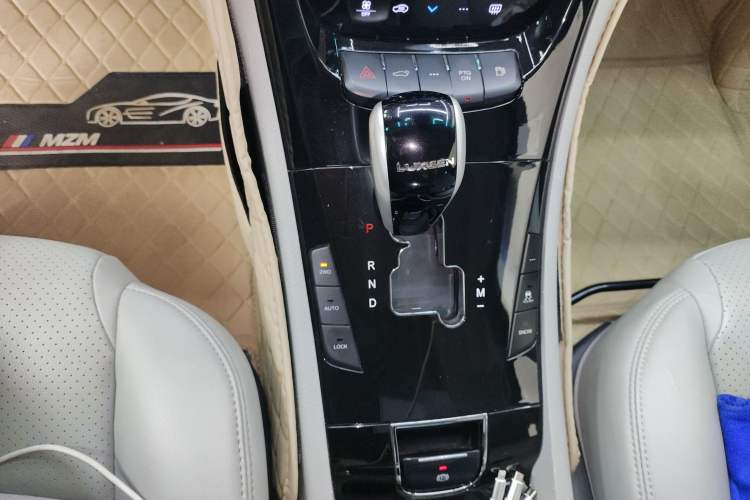 Used Luxgen Great 7 SUV 2014 2.2T Four-Wheel Drive Prestige Version Gear Lever