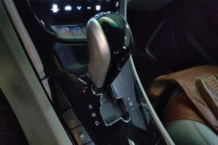 Used Luxgen Great 7 SUV 2014 2.2T Two-Wheel-Drive Smart Version Gear Lever