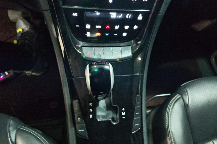 Used Luxgen Great 7 SUV 2014 2.2T Two-Wheel-Drive Smart Version Gear Lever