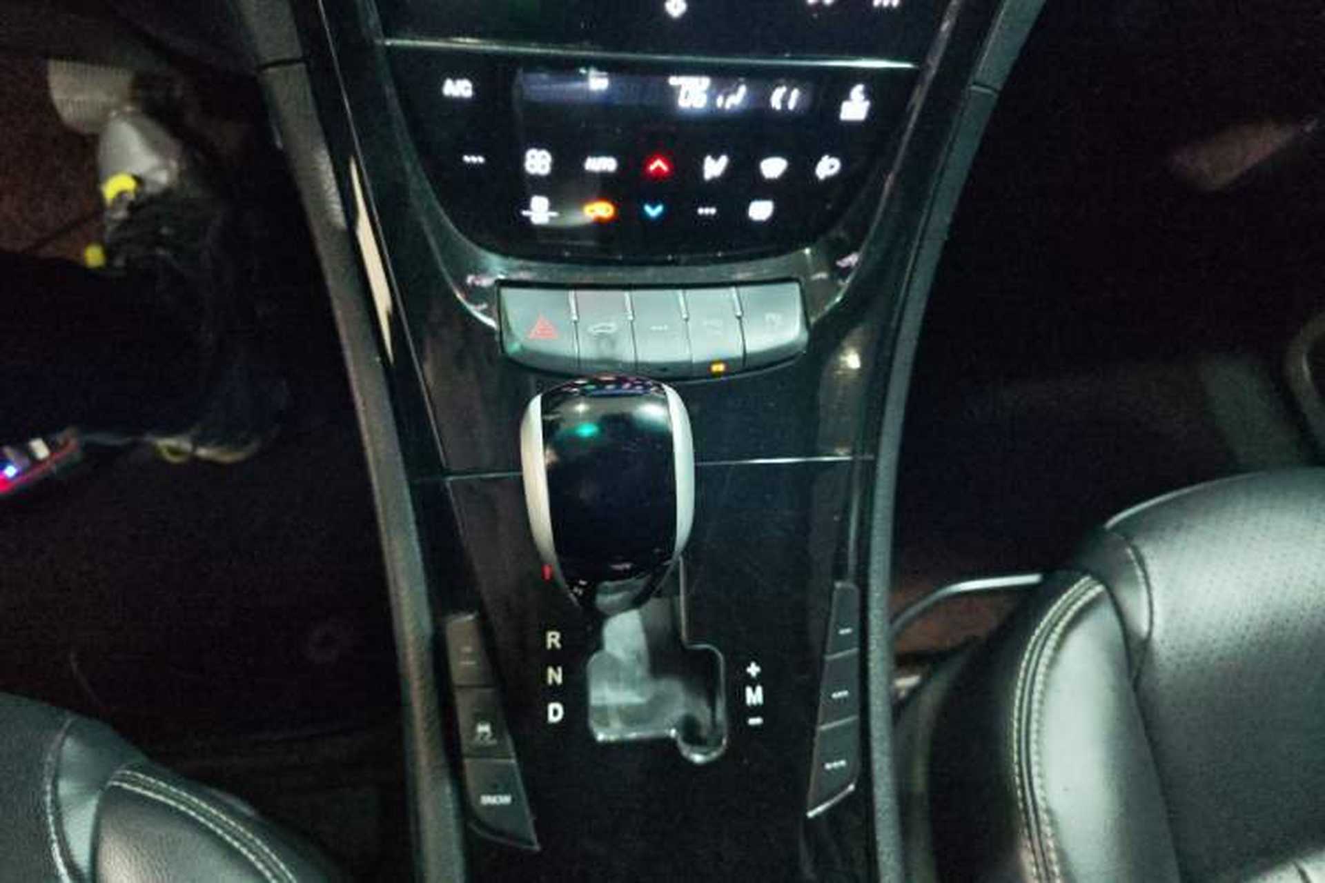 Used Luxgen Great 7 SUV 2014 2.2T Two-Wheel-Drive Smart Version Gear Lever