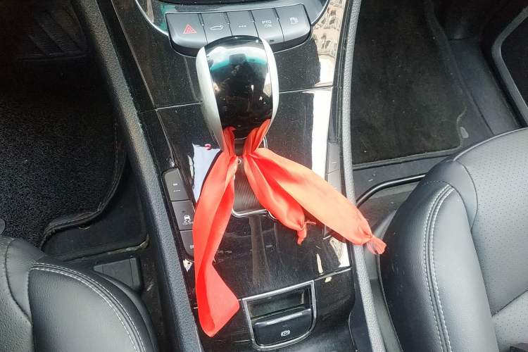 Used Luxgen Great 7 SUV 2014 2.2T Two-Wheel-Drive Smart Version Gear Lever