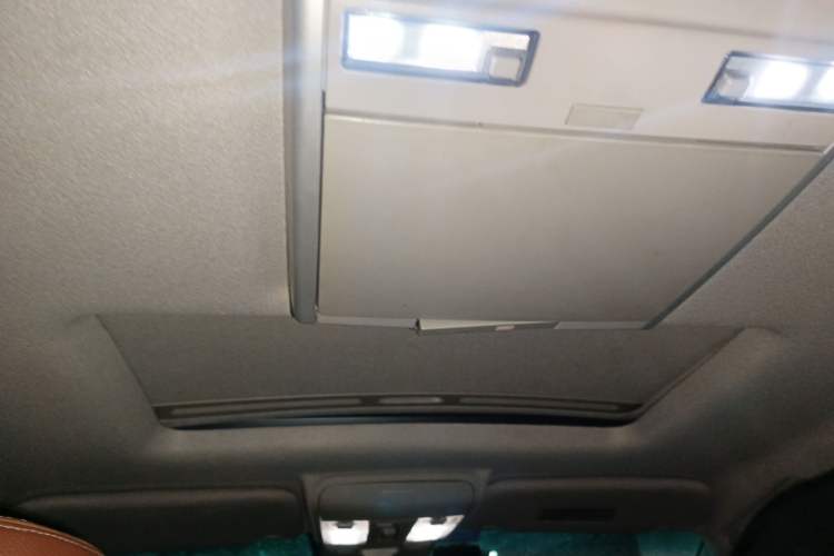 Used Luxgen Great 7 SUV 2014 2.2T Two-Wheel-Drive Smart Version Headliner