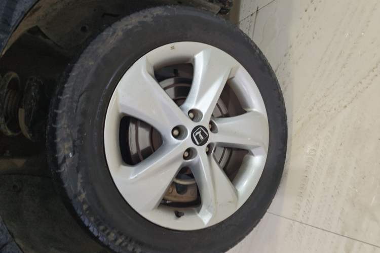 Used Luxgen Great 7 SUV 2014 2.2T Two-Wheel-Drive Smart Version Left Front Wheel Hub