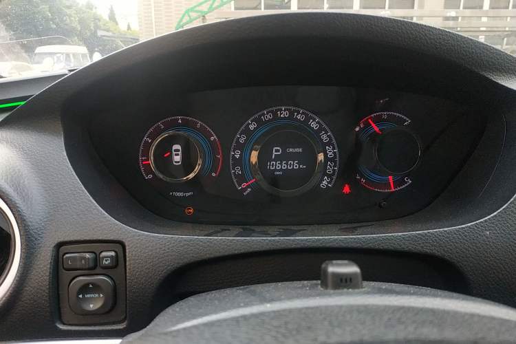 Used Luxgen Great 7 SUV 2014 2.2T Two-Wheel-Drive Smart Version Odometer Close Up