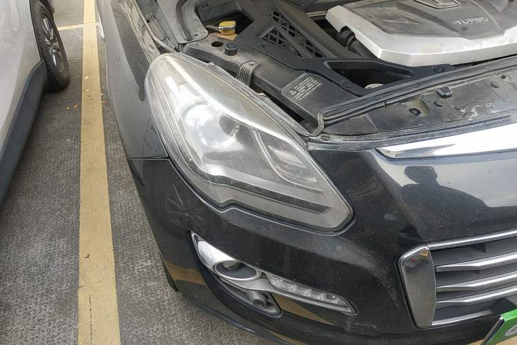 Used Luxgen Great 7 SUV 2014 2.2T Two-Wheel-Drive Smart Version Right Front Headlight