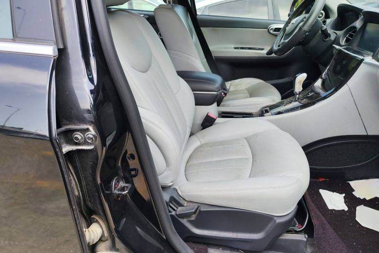 Used Luxgen Great 7 SUV 2014 2.2T Two-Wheel-Drive Smart Version Right Front Seat