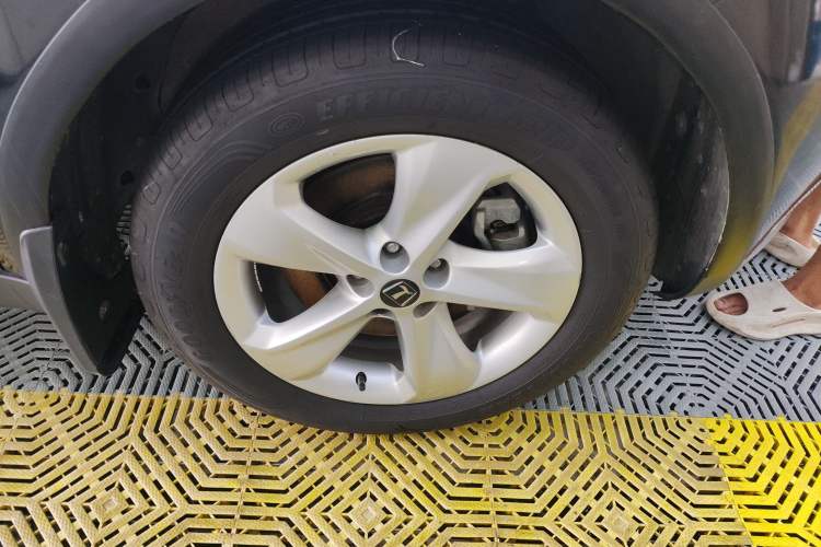 Used Luxgen Great 7 SUV 2014 2.2T Four-Wheel Drive Prestige Version Right Front Wheel Hub