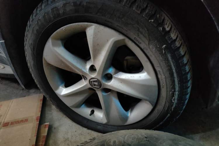 Used Luxgen Great 7 SUV 2014 2.2T Two-Wheel-Drive Smart Version Right Front Wheel Hub