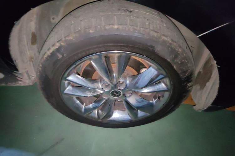 Used Luxgen Great 7 SUV 2014 2.2T Four-Wheel Drive Prestige Version Right Front Wheel Hub