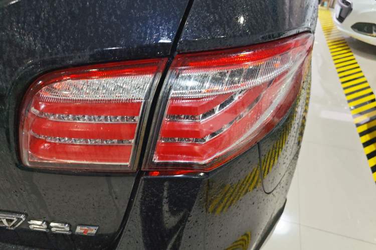 Used Luxgen Great 7 SUV 2014 2.2T Two-Wheel-Drive Smart Version Right Rear Taillight