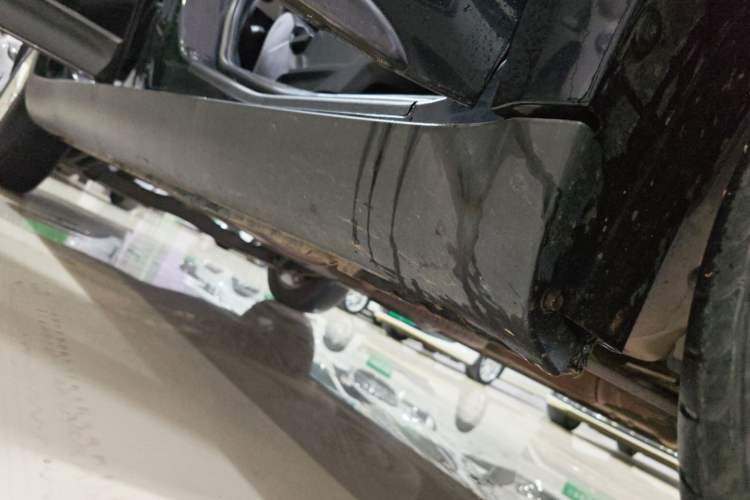 Used Luxgen Great 7 SUV 2014 2.2T Two-Wheel-Drive Smart Version Right Side Sill