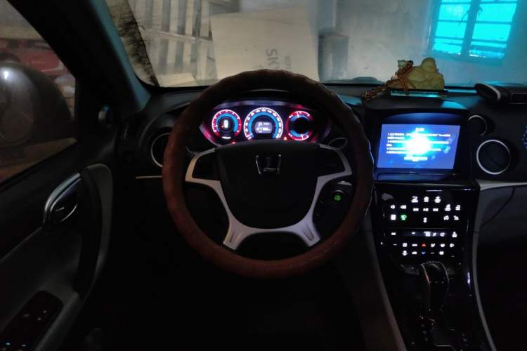 Used Luxgen Great 7 SUV 2014 2.2T Two-Wheel-Drive Smart Version Steering Wheel