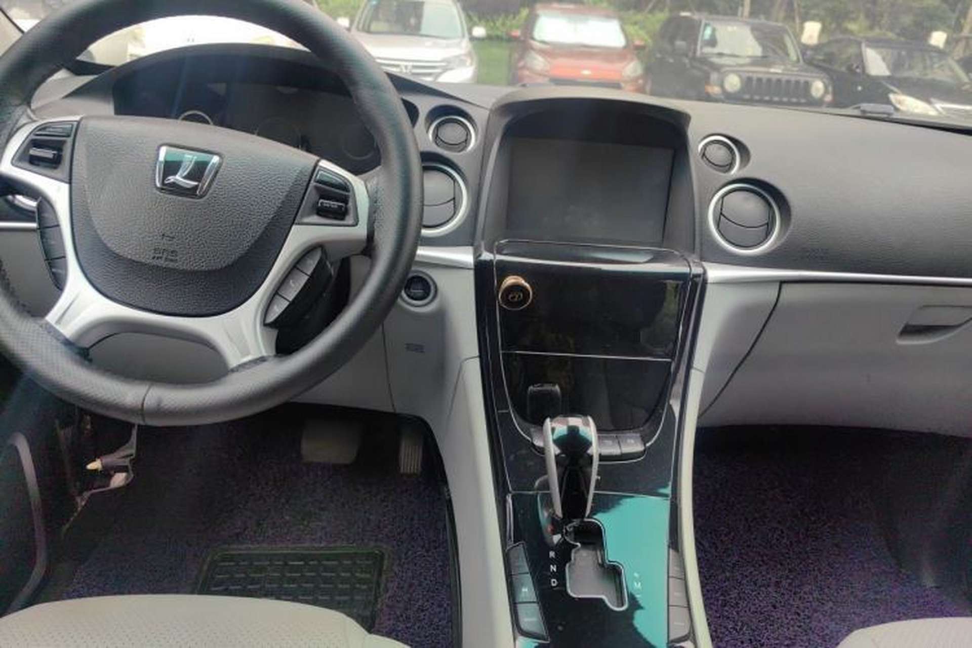 Used Luxgen Great 7 SUV 2014 2.2T Two-Wheel-Drive Smart Version Center Console
