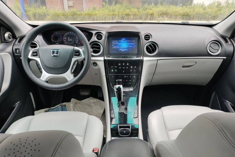 Used Luxgen Great 7 SUV 2014 2.2T Two-Wheel-Drive Smart Version Center Console