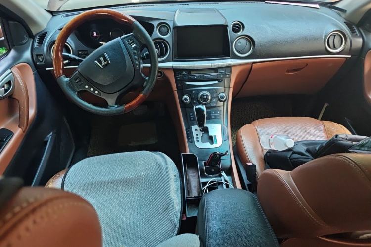 Used Luxgen Great 7 SUV 2014 Honor Collection Edition 2.2T Two-Wheel Drive Smart Model Center Console