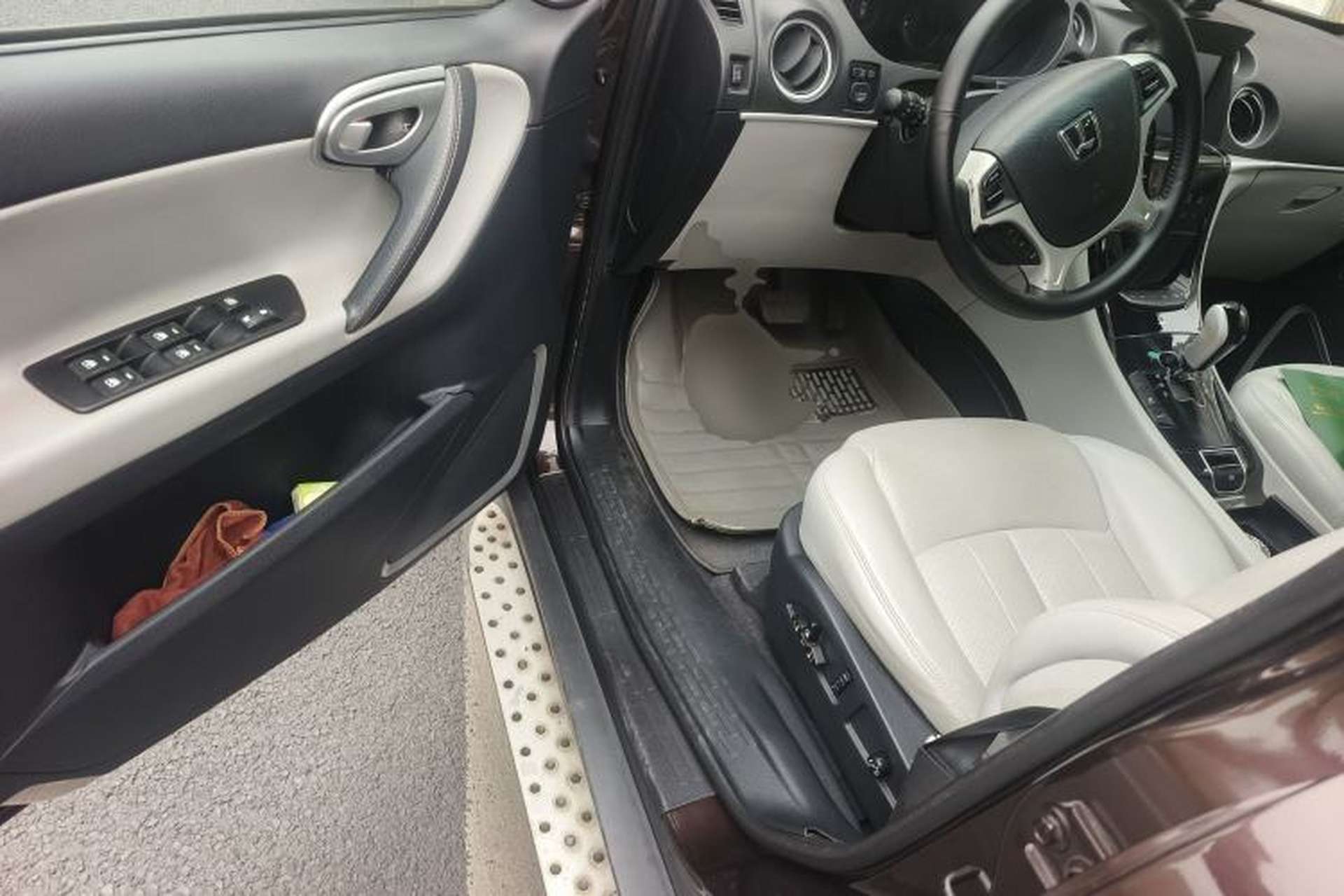 Used Luxgen Great 7 SUV 2014 2.2T Two-Wheel-Drive Smart Version Driver Seat