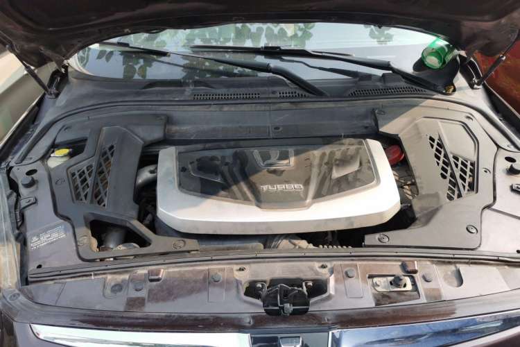 Used Luxgen Great 7 SUV 2014 2.2T Two-Wheel-Drive Smart Version Engine Bay