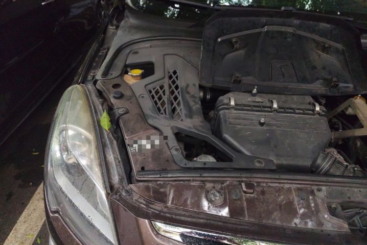 Used Luxgen Great 7 SUV 2014 2.2T Two-Wheel-Drive Smart Version Engine Bay Right