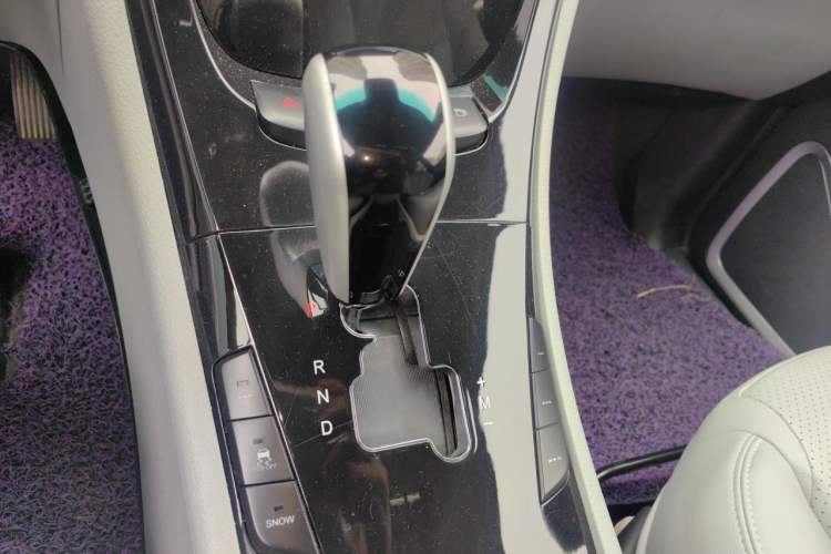 Used Luxgen Great 7 SUV 2014 2.2T Two-Wheel-Drive Smart Version Gear Lever