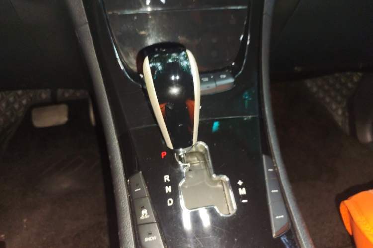 Used Luxgen Great 7 SUV 2014 2.2T Two-Wheel-Drive Smart Version Gear Lever