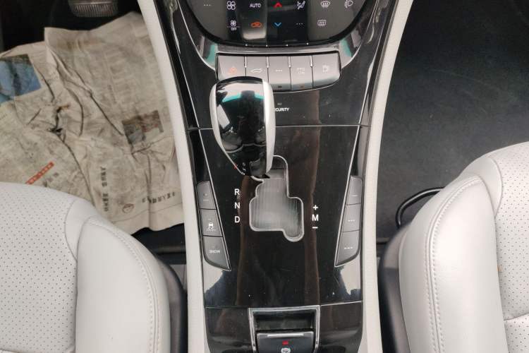 Used Luxgen Great 7 SUV 2014 2.2T Two-Wheel-Drive Smart Version Gear Lever