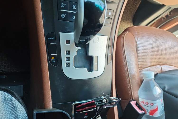 Used Luxgen Great 7 SUV 2014 Honor Collection Edition 2.2T Two-Wheel Drive Smart Model Gear Lever