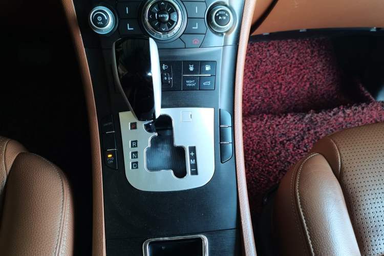 Used Luxgen Great 7 SUV 2014 2.2T Two-Wheel-Drive Smart Version Gear Lever
