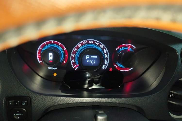 Used Luxgen Great 7 SUV 2014 2.2T Two-Wheel-Drive Smart Version Instrument Cluster